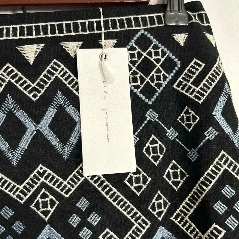 Lush Mini Skirt Women's Medium Black Geometric Embroidered Lined Preppy Acadamia